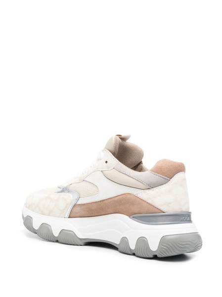Hyperactive lace-up trainers