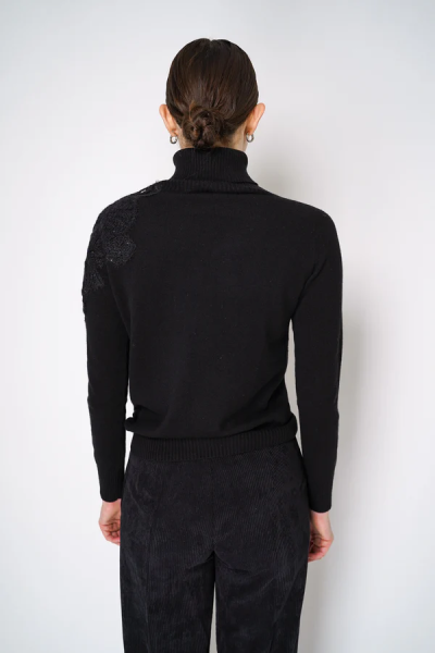 D. Exterior Knit Cashmere Turtleneck Pullover with Embroidery